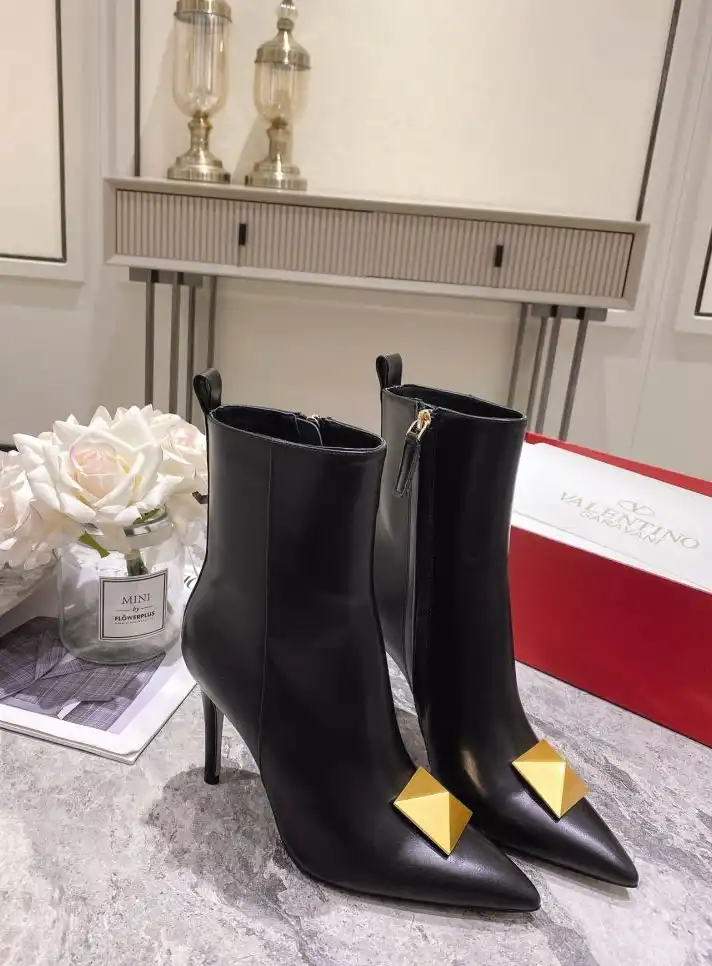 hype Valentino Boots