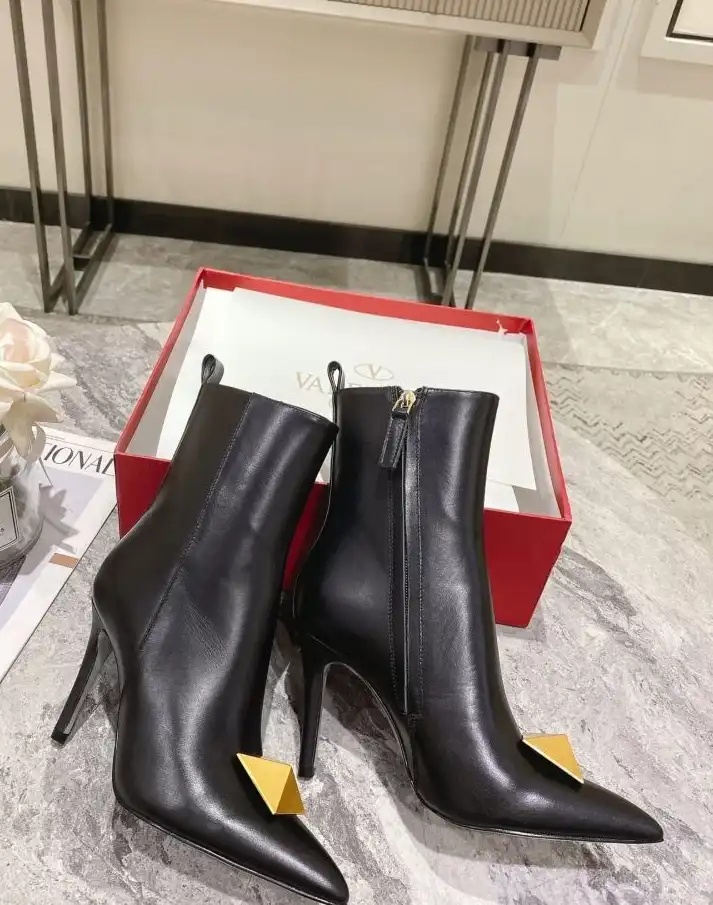 hype Valentino Boots