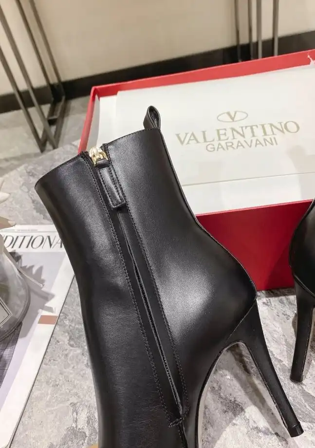 hype Valentino Boots