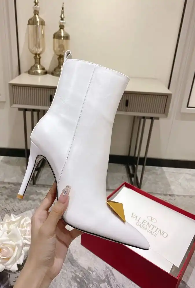 hype Valentino Boots