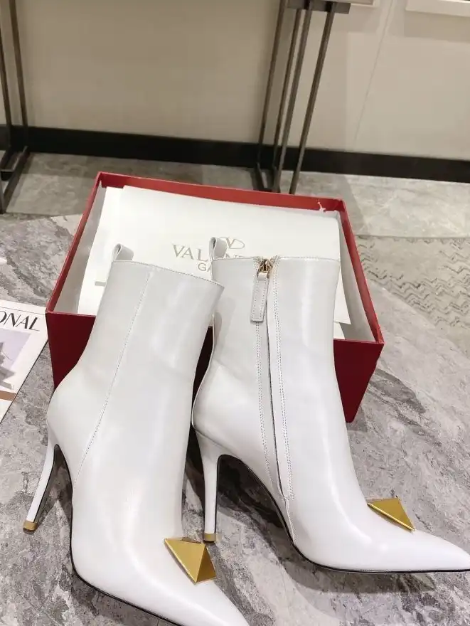 hype Valentino Boots