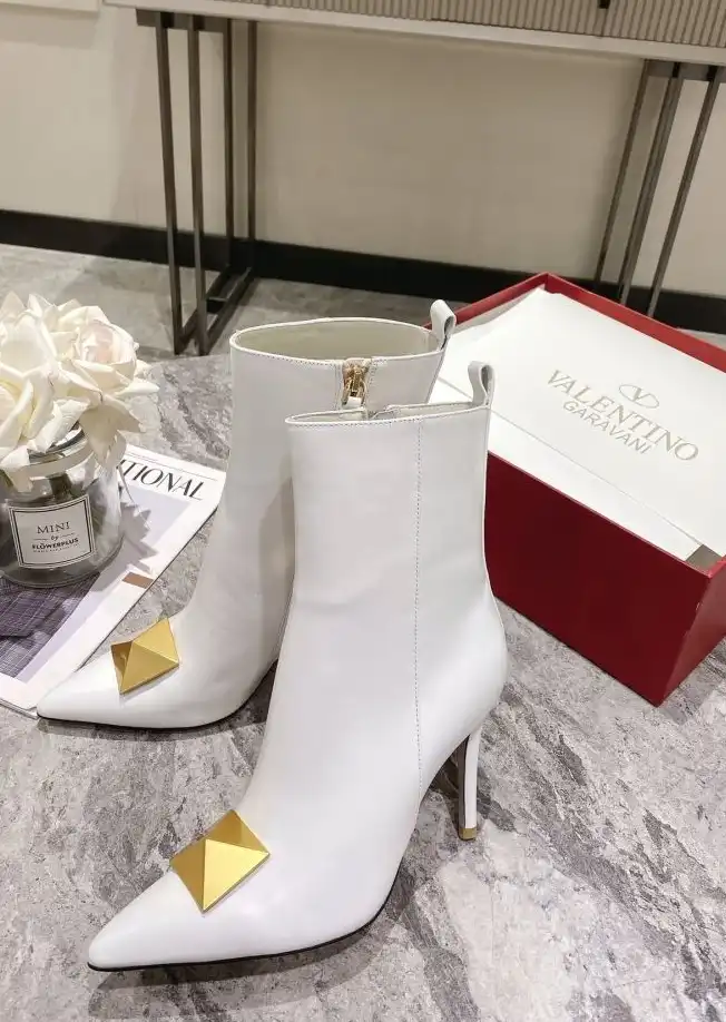 hype Valentino Boots