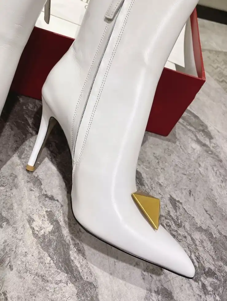 hype Valentino Boots