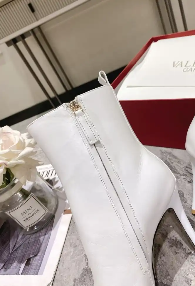 hype Valentino Boots