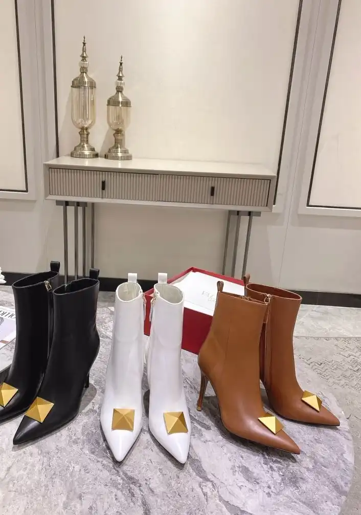 hype Valentino Boots