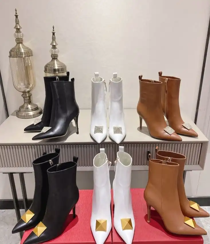 hype Valentino Boots