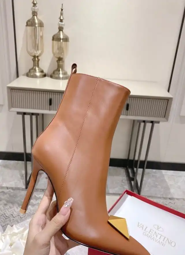 hype Valentino Boots