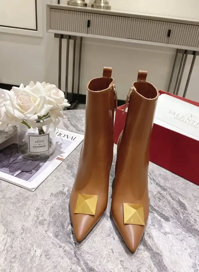 hype Valentino Boots