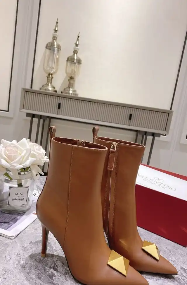 hype Valentino Boots