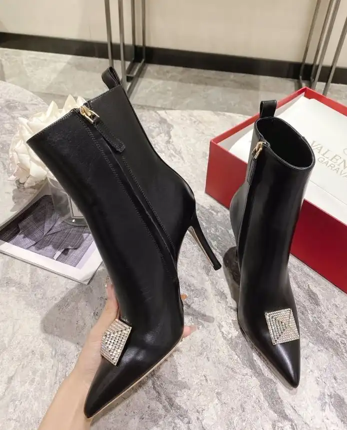 hype Valentino Boots