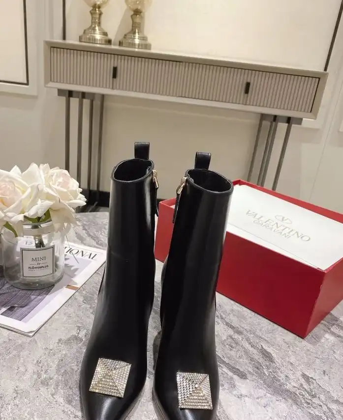 hype Valentino Boots