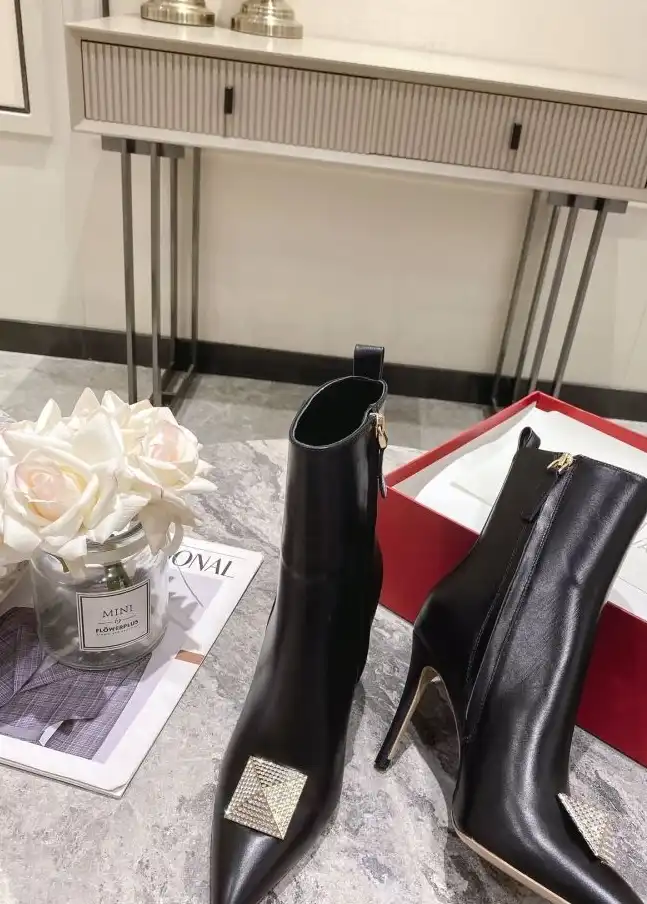 hype Valentino Boots