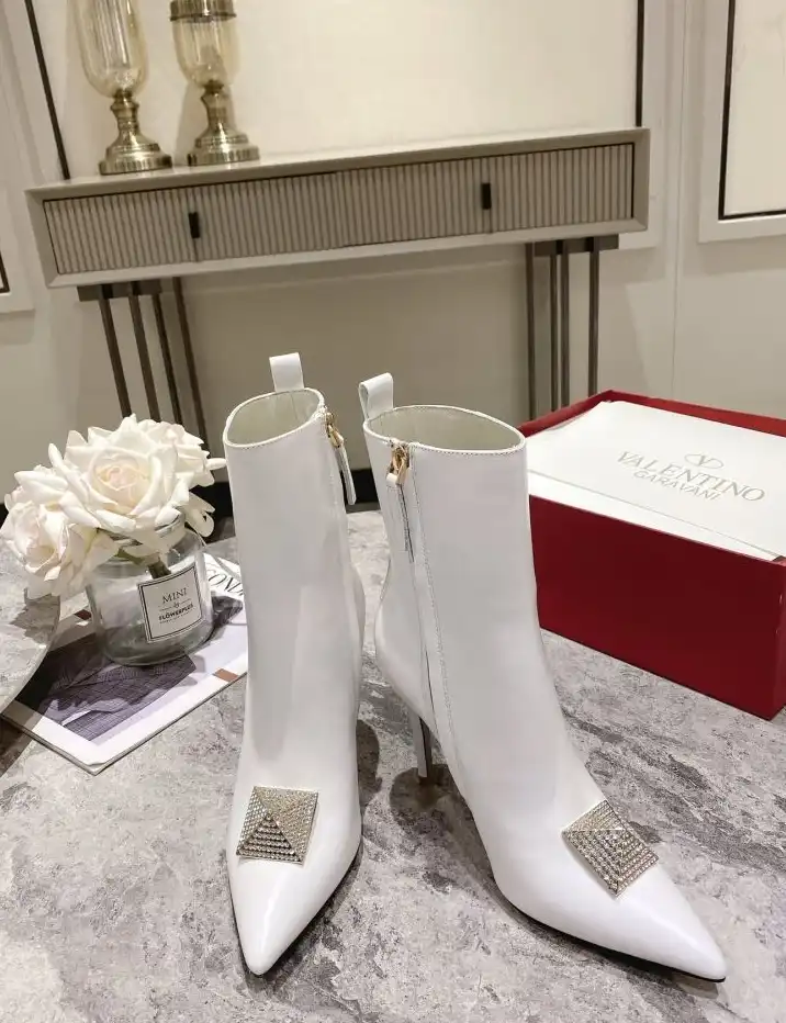 hype Valentino Boots