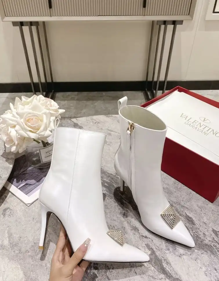 hype Valentino Boots