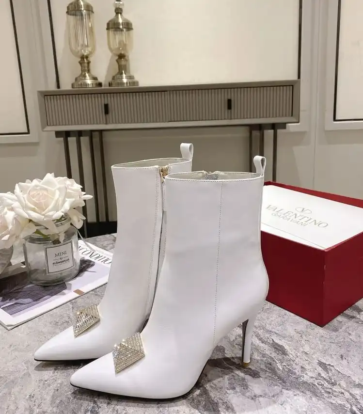 hype Valentino Boots