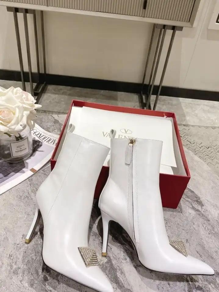 hype Valentino Boots