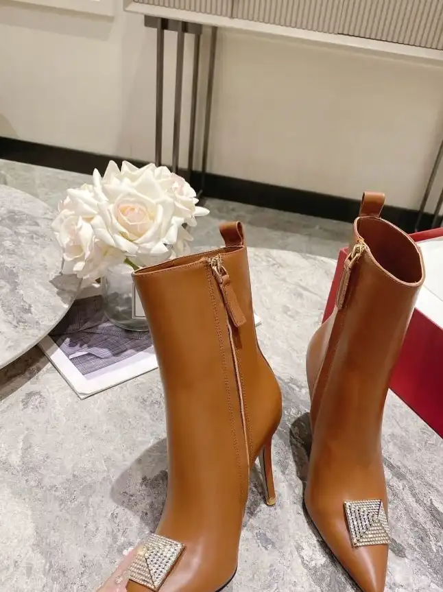 hype Valentino Boots