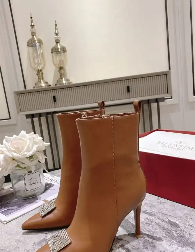 hype Valentino Boots