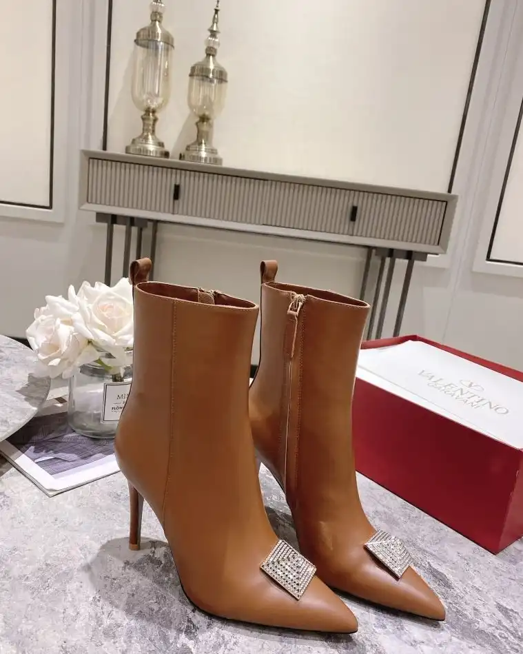 hype Valentino Boots