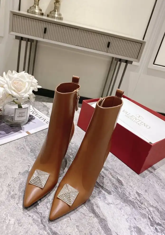 hype Valentino Boots