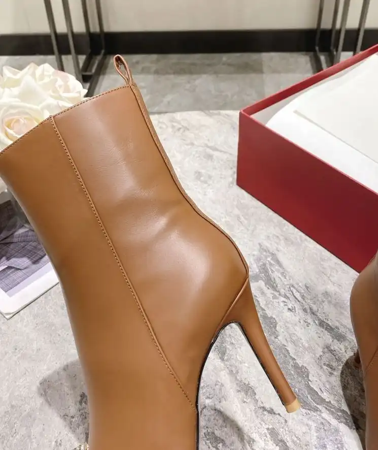 hype Valentino Boots