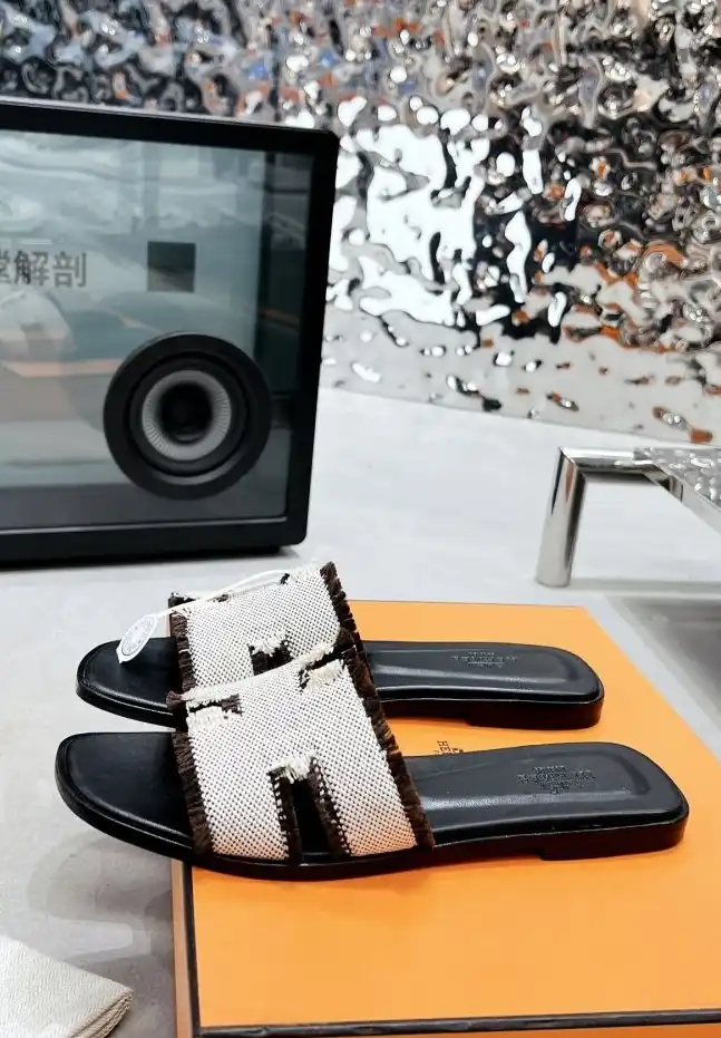 hype Hermes Slippers