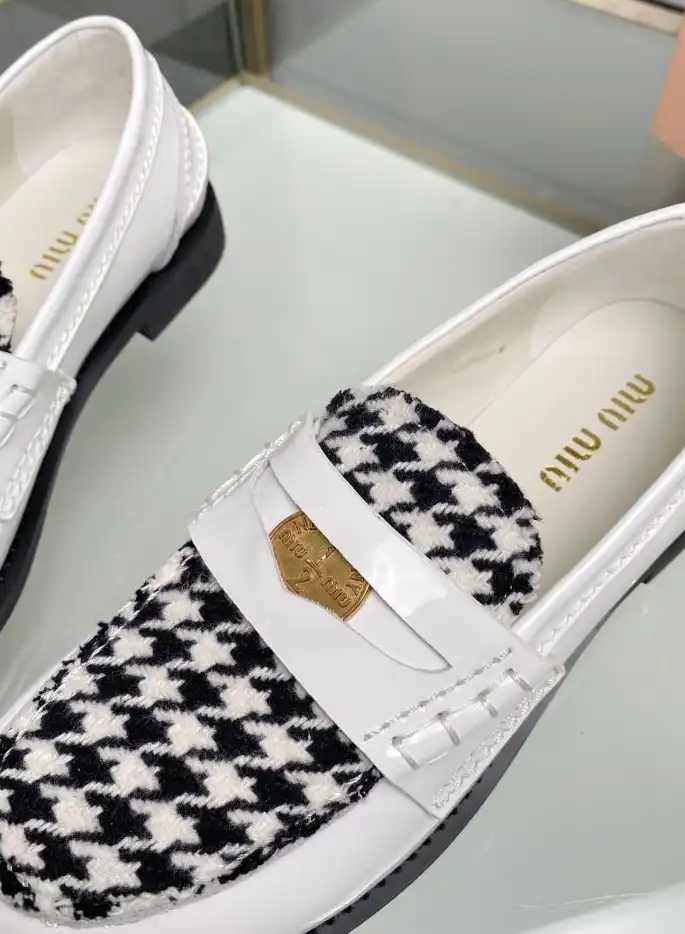 hype Miu Miu Leather Shoes