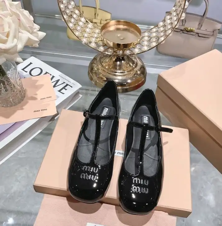 hype Miu Miu flat shoes