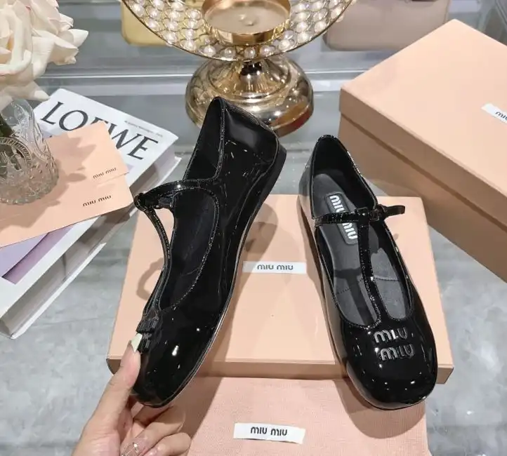 hype Miu Miu flat shoes