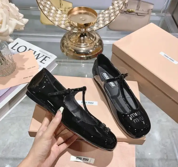 hype Miu Miu flat shoes