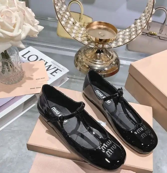 hype Miu Miu flat shoes