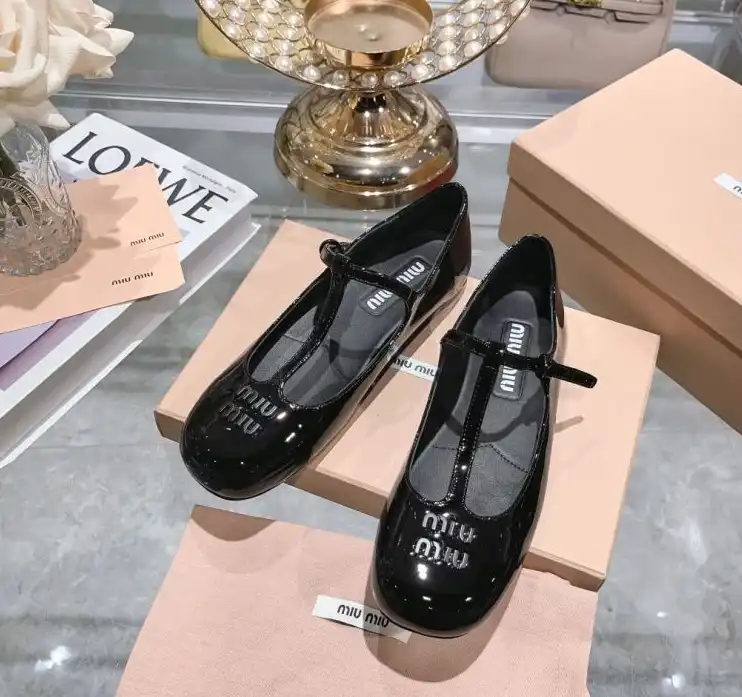 hype Miu Miu flat shoes