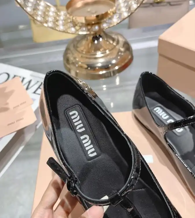 hype Miu Miu flat shoes