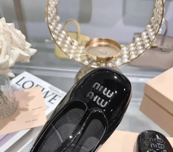 hype Miu Miu flat shoes