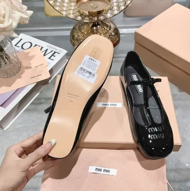 hype Miu Miu flat shoes