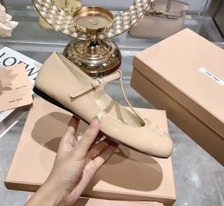 hype Miu Miu flat shoes