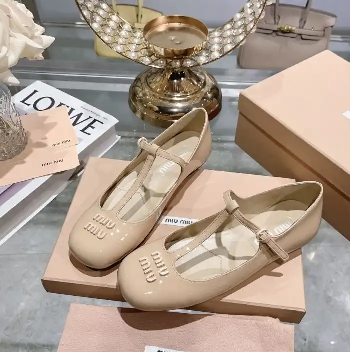 hype Miu Miu flat shoes