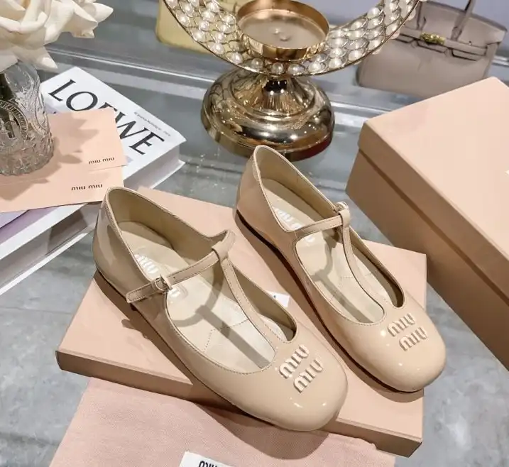 hype Miu Miu flat shoes