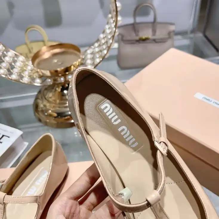 hype Miu Miu flat shoes