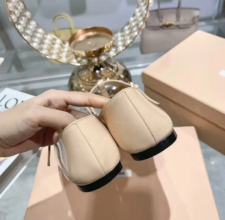 hype Miu Miu flat shoes