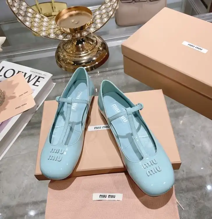 hype Miu Miu flat shoes