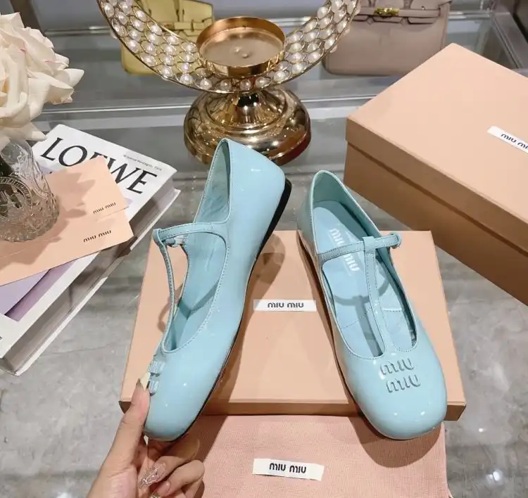 hype Miu Miu flat shoes