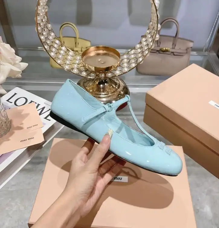 hype Miu Miu flat shoes