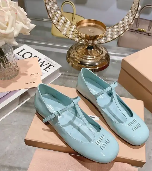 hype Miu Miu flat shoes