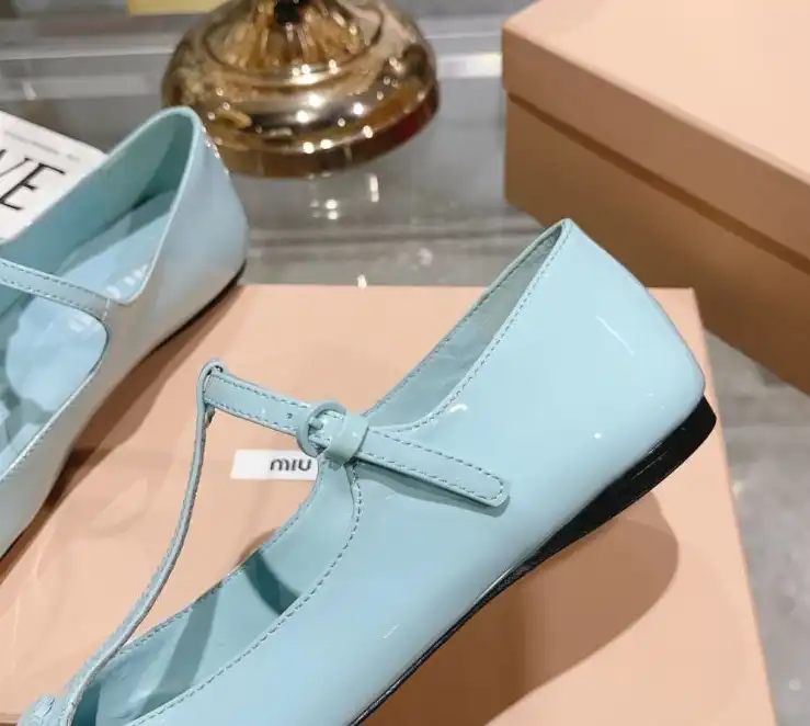 hype Miu Miu flat shoes