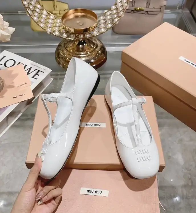 hype Miu Miu flat shoes