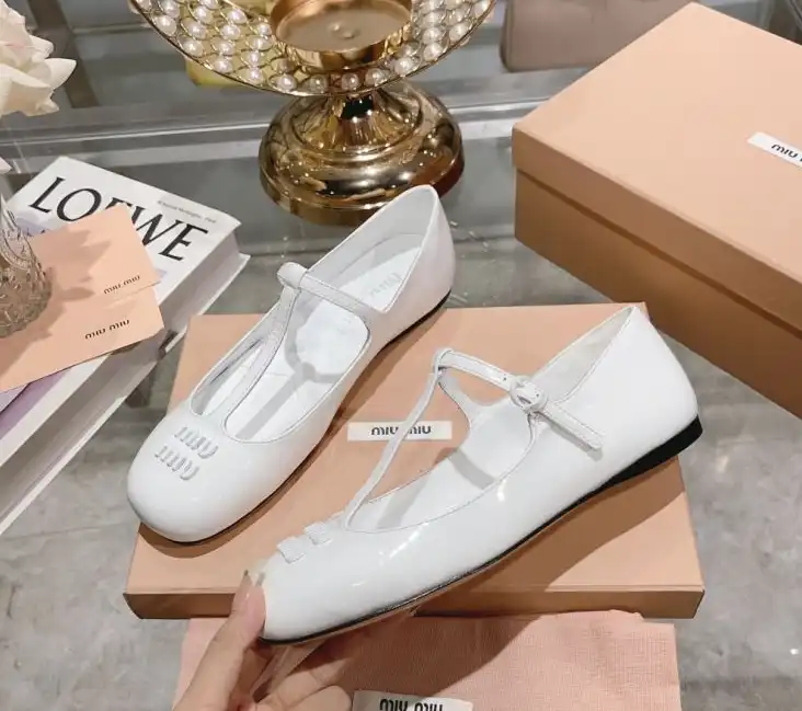 hype Miu Miu flat shoes