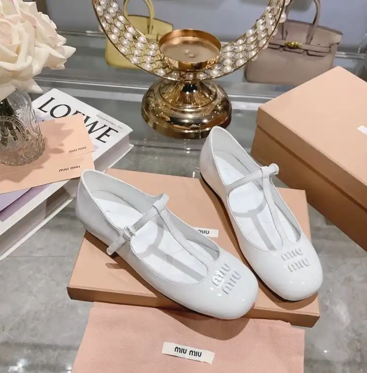 hype Miu Miu flat shoes