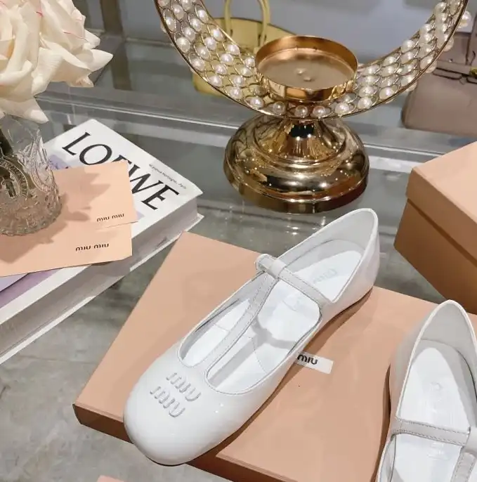 hype Miu Miu flat shoes