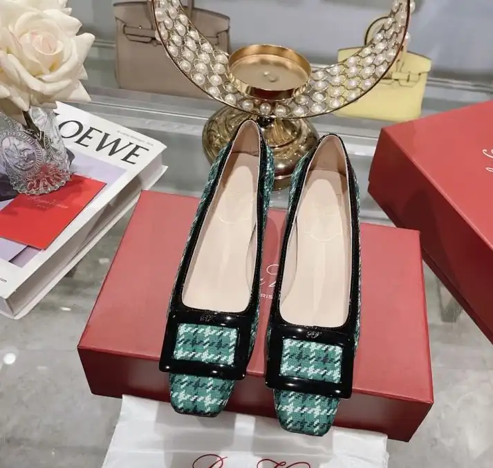 hype Roger Vivier flat shoes